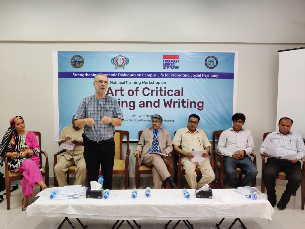 FES_PAK's tweet photo. @FES_PAK just kicked off the workshop on "Art of Critical Reading and Writing" at Shah Abdul Latif University (SALU) Khairpur attended by students of different universities from all four provinces including Islamabad.
#CriticalReading
#StudentsExchange https://t.co/lOOqtFFwBD