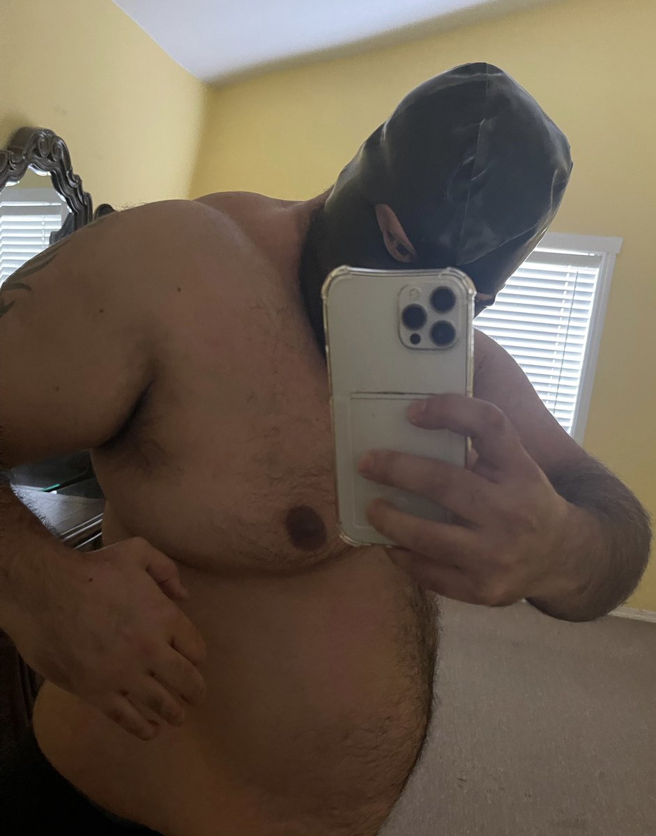 DukeBeefCakes's tweet photo. The mask was a successful story 😂👅/ a deep juicy tongue 👅 kiss to y’all / #beefy #beefcakesmen #thiccmen #beefyback #musclechub #beefymuscle #guts #beef #beefymen #beefycub #singlebear #mask https://t.co/zWbuf5q4yg