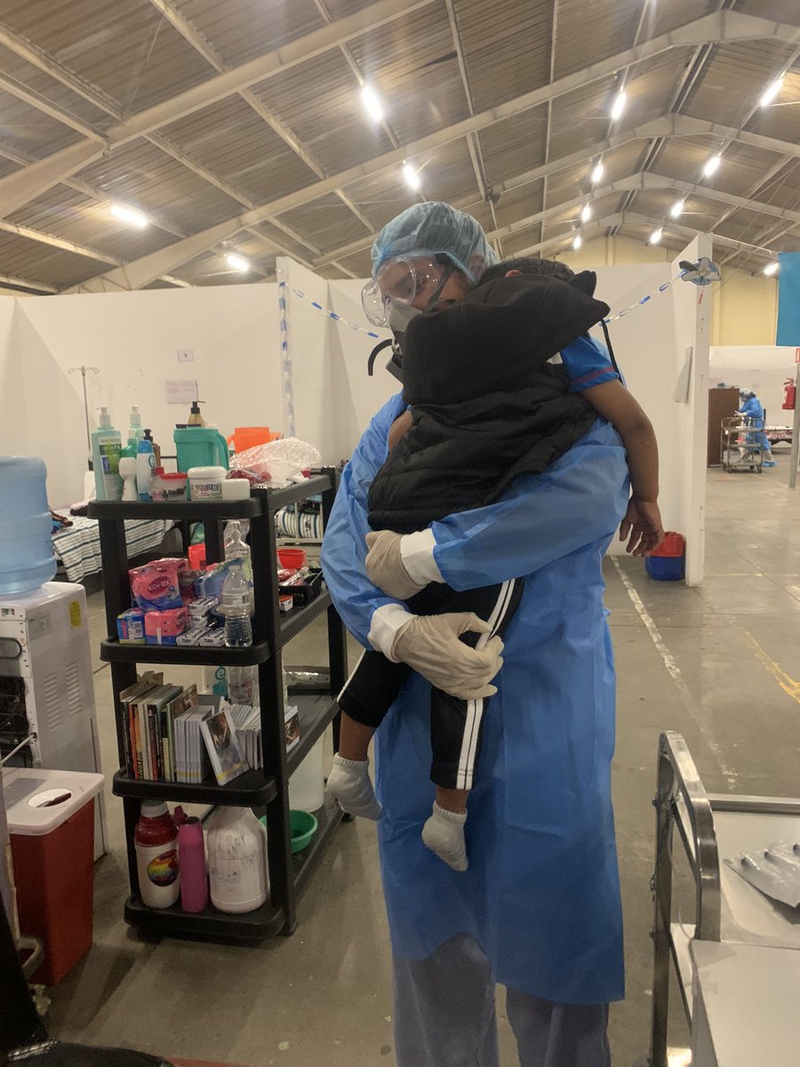 AdonysHidalgo's tweet photo. Pacientes que se ganan tu corazón, se quedó dormido y me dijo que extraña a su mamá 🥲🥺💔 https://t.co/VcGylIE3PW