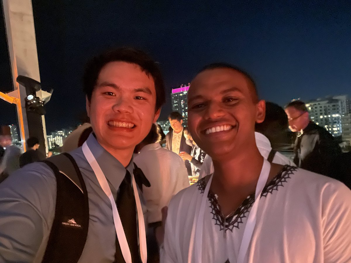 AlexLi98's tweet image. Pleasure meeting @KalKassa at #OFF21. Can’t wait to meet again after ⚡️ has destroyed @WesternUnion and central bank thugs