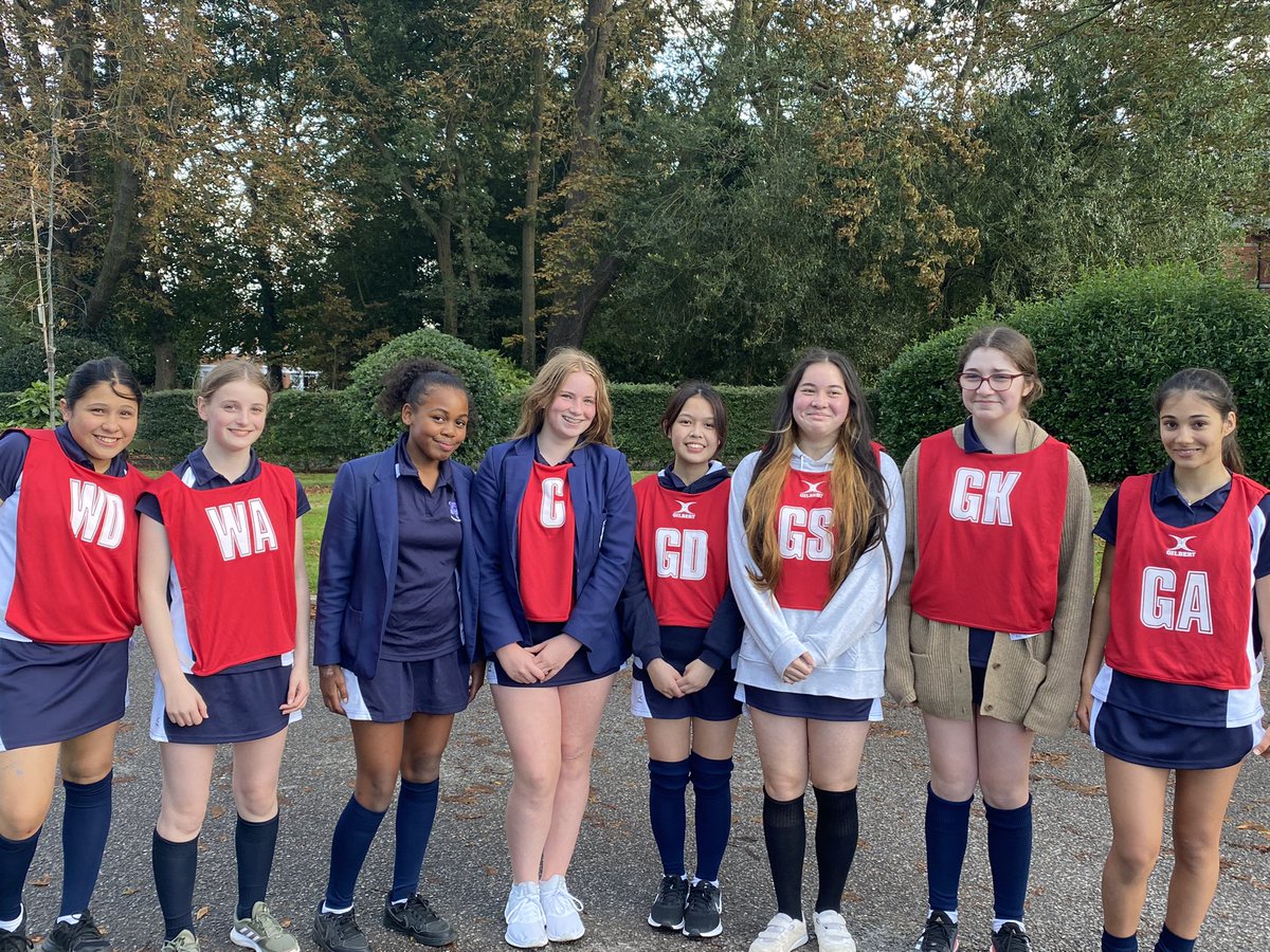 UHSPeDept's tweet photo. #netball Fun & competition @RicardsPE Great to be playing again 💫 #TeamUHS https://t.co/JAK1H6NorF