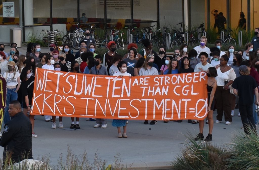 Divest5Cs's tweet photo. #WetsuwetenStrong #NoTrespass #WedzinKwa #CGLoffTheYintah #KKRoffTheYintah #StandUpFightBack #RematriatetheLand #NoAlGasductoSonora #FueraInvasores #FueraSempraLNG #ResistenciaLomadeBácum #LibertadaFidencioAldama #LomadeBacum #PuebloYaqui #KKRkills #removetheirnames https://t.co/v9dWCA2Zy2
