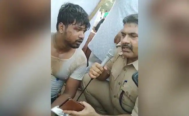 ndtv's tweet photo. Video Of Questioning Suggests Minister's Son Present At UP Violence Site
https://t.co/F16g6nqKJn https://t.co/USGAGVWjym