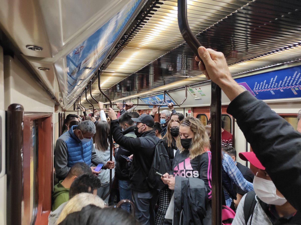 ObreraMetro's tweet photo. 07:45h. L6. 100% de aforo en barra. Lo mismo en L1, L3, L5, L7, L8, L9, L10 y L11

⬛Faltan Maquinistas, Trenes, Personal de Estaciones y Oficiales de Mantenimientos de Trenes y de Instalaciones

🟥FALTA PLANTILLA Y TRENES y sobran gastos en gilipolleces
@IdiazAyuso @davidperez https://t.co/ATEPECUS1n