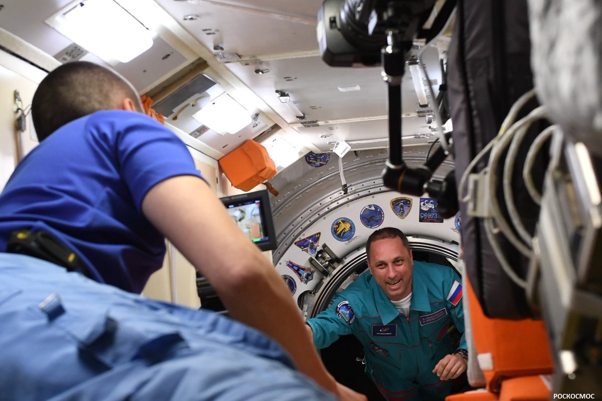 RusEmbSriLanka's tweet photo. 🚀The #Soyuz #MS19 film crew has successfully docked with the #ISS!
🇷🇺#Russian actress Yulia #Peresild, director Klim #Shipenko & cosmonaut Anton Shkaplerov are set to film scenes for the world's first full-length movie shot in outer #space🌌
🔗https://t.co/jStHnEUNml https://t.co/NC2cQF3LWW