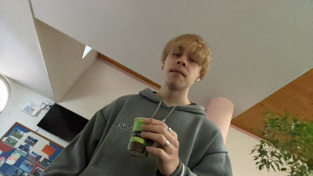 FriskyFloris420's tweet photo. morňiňg čofejo https://t.co/vTTrTmUHGz