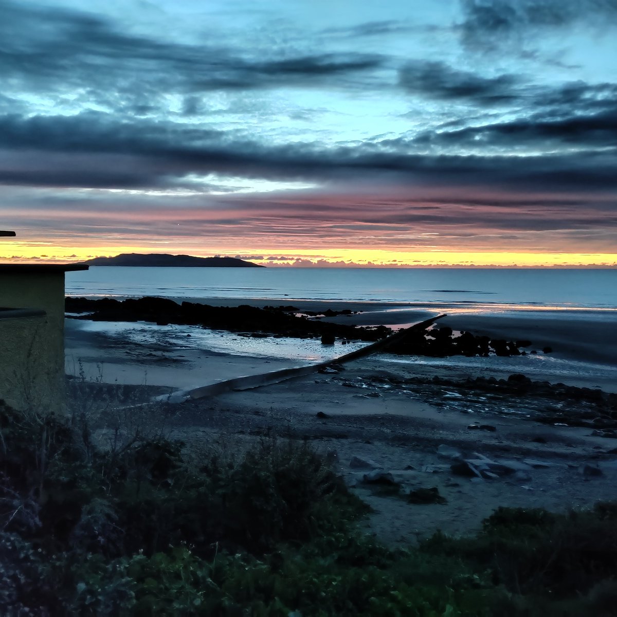 ianmccormack10's tweet photo. What a morning @LovinDublin  #DonabateBeach #Lambay https://t.co/bPcUgrGDoN