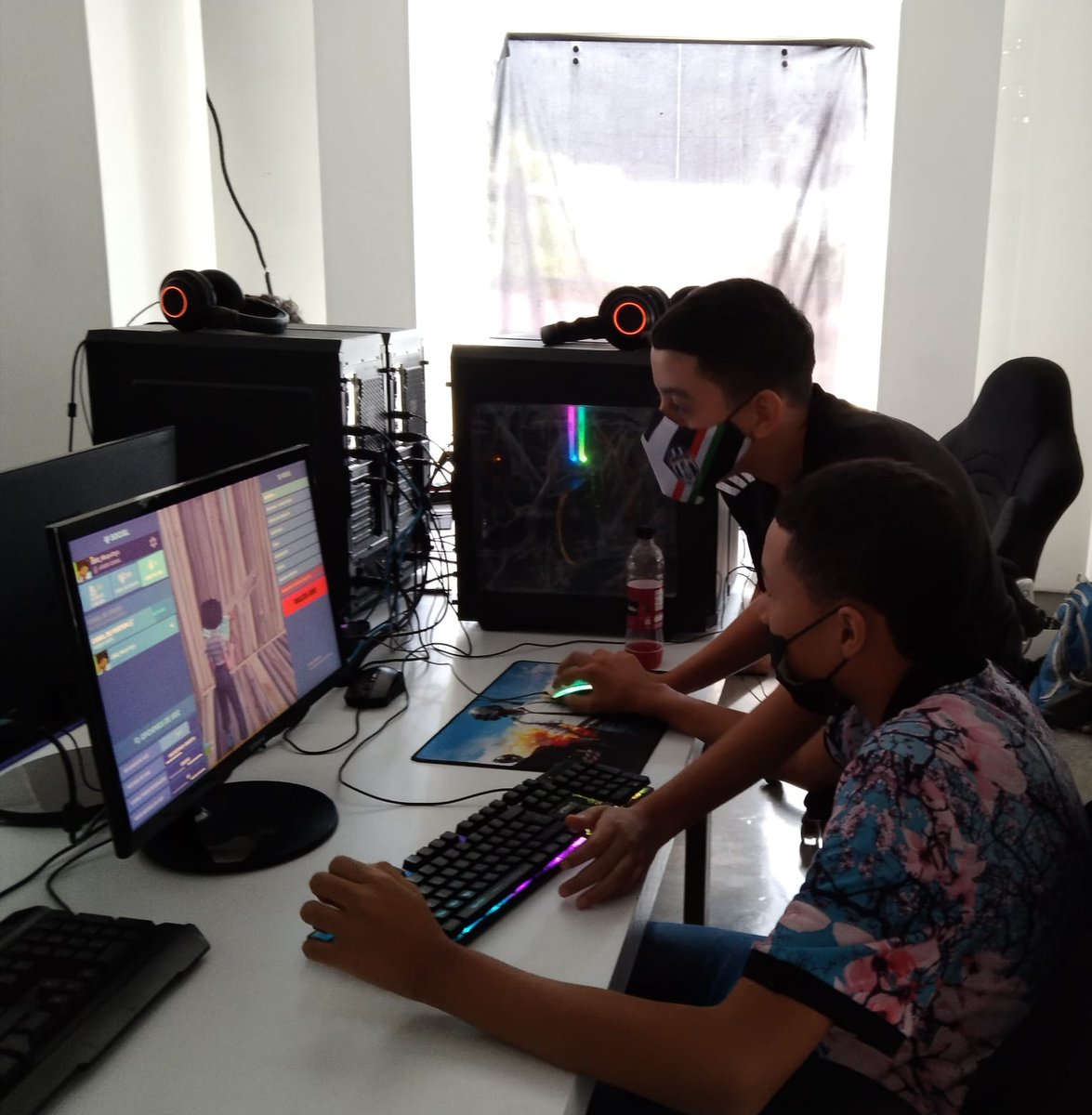 dodblegaming's tweet photo. Nuestros jugadores desempeñandose de la mejor forma #FortniteSeason8 #Fortnite #FortniteArt #Viral #ViralVideo #viral2021 #Tendencias Manzana https://t.co/ju448O0cXG