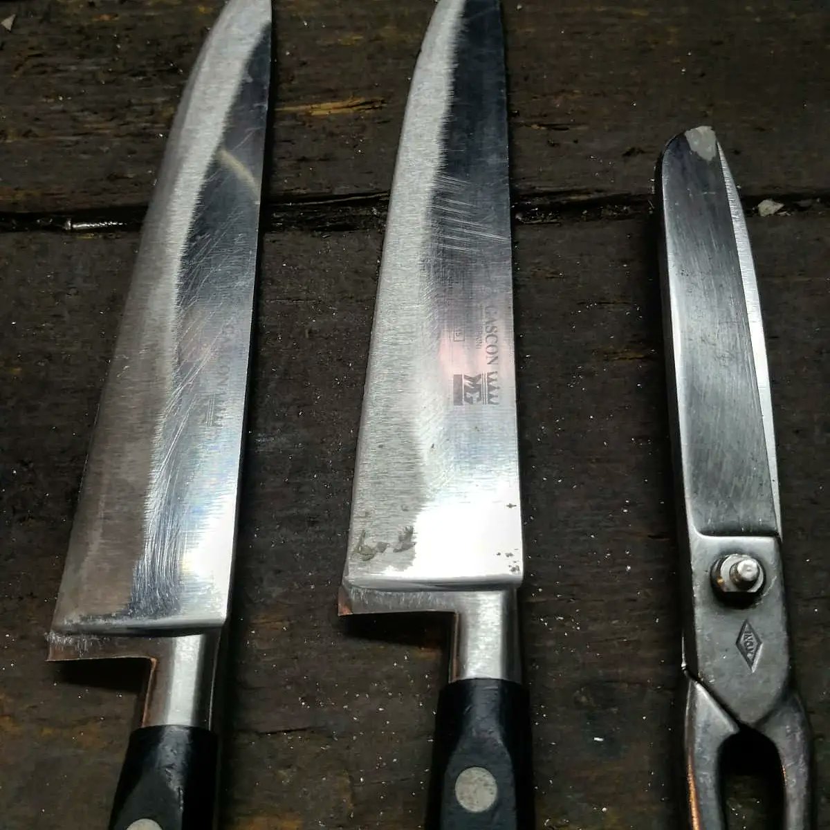 Cookiru3's tweet image. 1️⃣ Rebajar
2️⃣ Afilar
3️⃣ Pulir

👉🏼 ¡Ayer estuvimos en el taller con herramientas que nos han llegado a través de Ferreteria Sirvent! 

🙌🏼 ¡Qué diferencia entre el antes y el después! #tijeras #cuchillos #esmolat