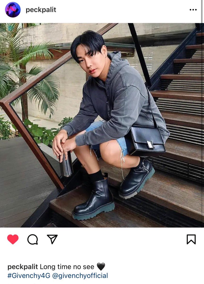 areaPLC702's tweet photo. ผลิตมาไอจี 😃❤️
(ผลิตกับกระเป๋า Givenchy 4G)
แคปชั่น: Long time no see 🖤
IG peckpalit 
https://t.co/d2Ujlvu6F3
#Givenchy4G
@givenchy 
#เป๊กผลิตโชค
#PeckPalitchoke 
@peckpalit https://t.co/jNYnkMLgF0