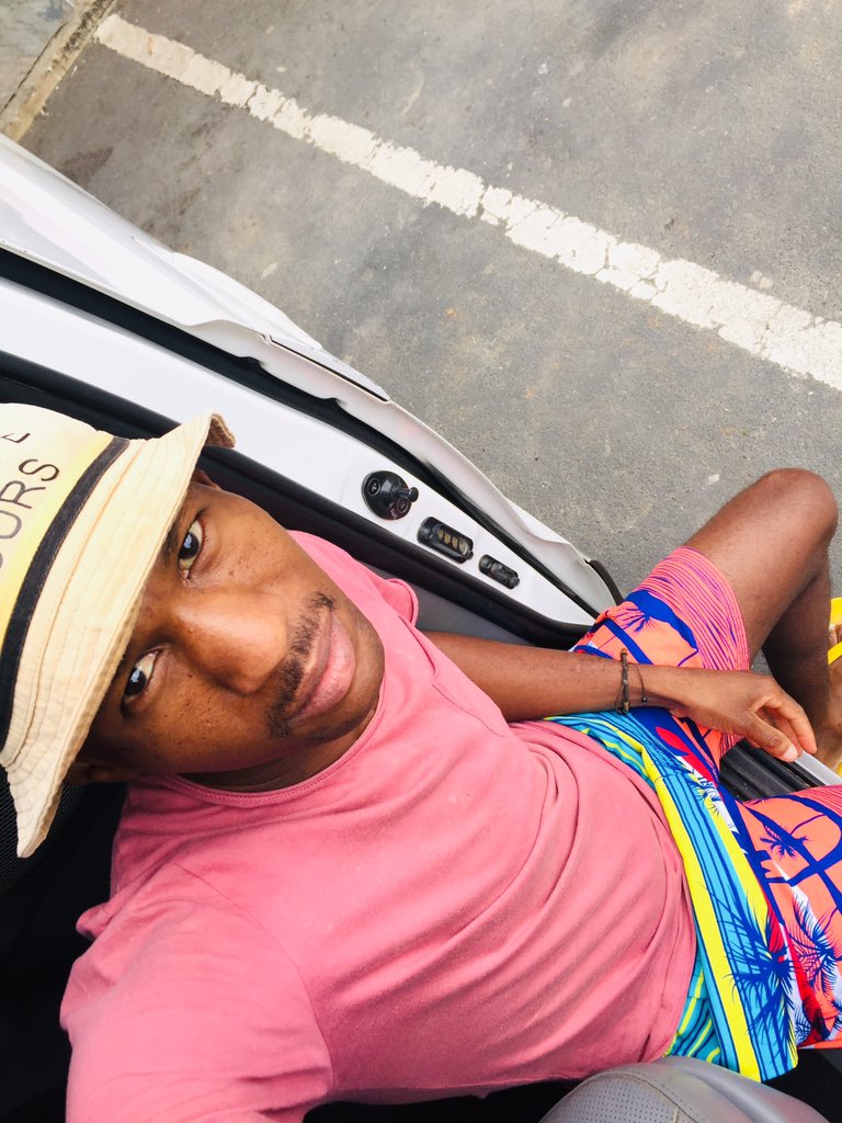 OfentseMotau tweet media