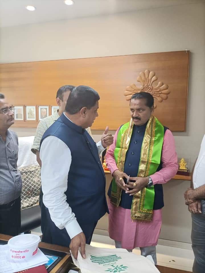 kirit_bhimani's tweet photo. #Had a Wonderful meeting with Respected Shri #Kirit singh Rana, #Cabinet Minister for Forest, Environment and Climate Action, #Gujarat. Thanks dear Shri #Manan Thakkar, Shri #Jay Thakkar and shri #Abhijeetsingh chudasama. #LMPEC #AzadiKaAmritMahotsav #environment #forest https://t.co/h3JARF0KMm