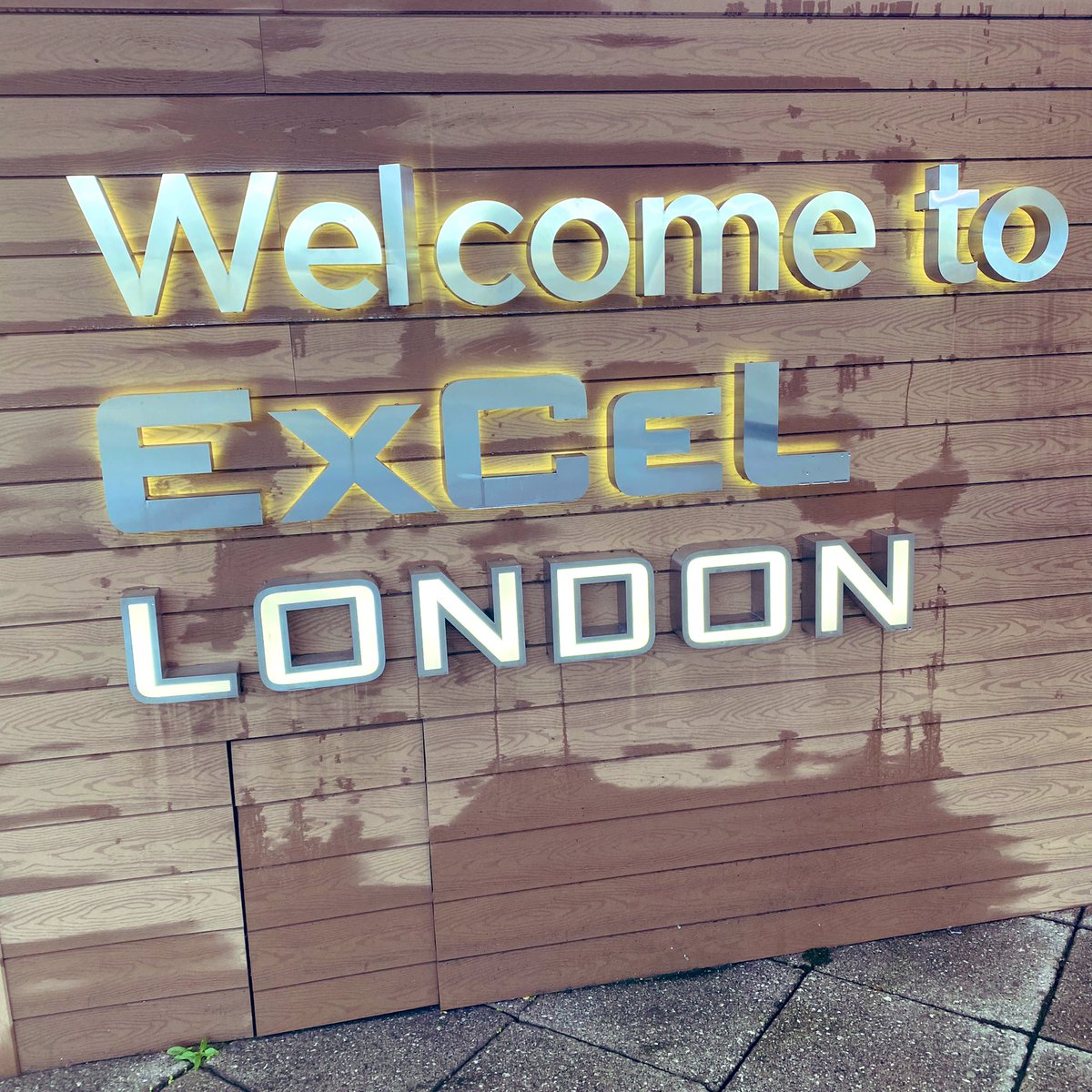Photography_ARU's tweet photo. The first day was #awesome 🙌🏻, we met so many incredible people. 
Now we are going into the final day! #CreateYourFuture here comes the BA Photography Course! 📸 @ExCeLLondon 

#FindYourCourse #Stand7 🙂 https://t.co/UIOXdMl7aD