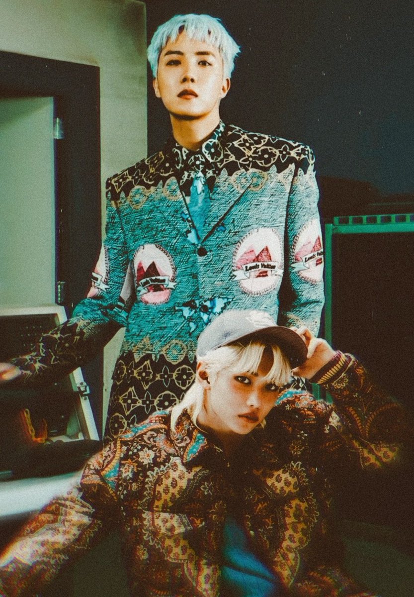 Holixsista's tweet photo. Я подумала что у них схожий вайб, так что вот 👉🏻👈🏻
#kpop #StrayKids #LeeFelix #BTS #BTSARMY #STAY #JHOPE #Holix #MyUniverseNo1onHot100 https://t.co/kRI9IbepdL
