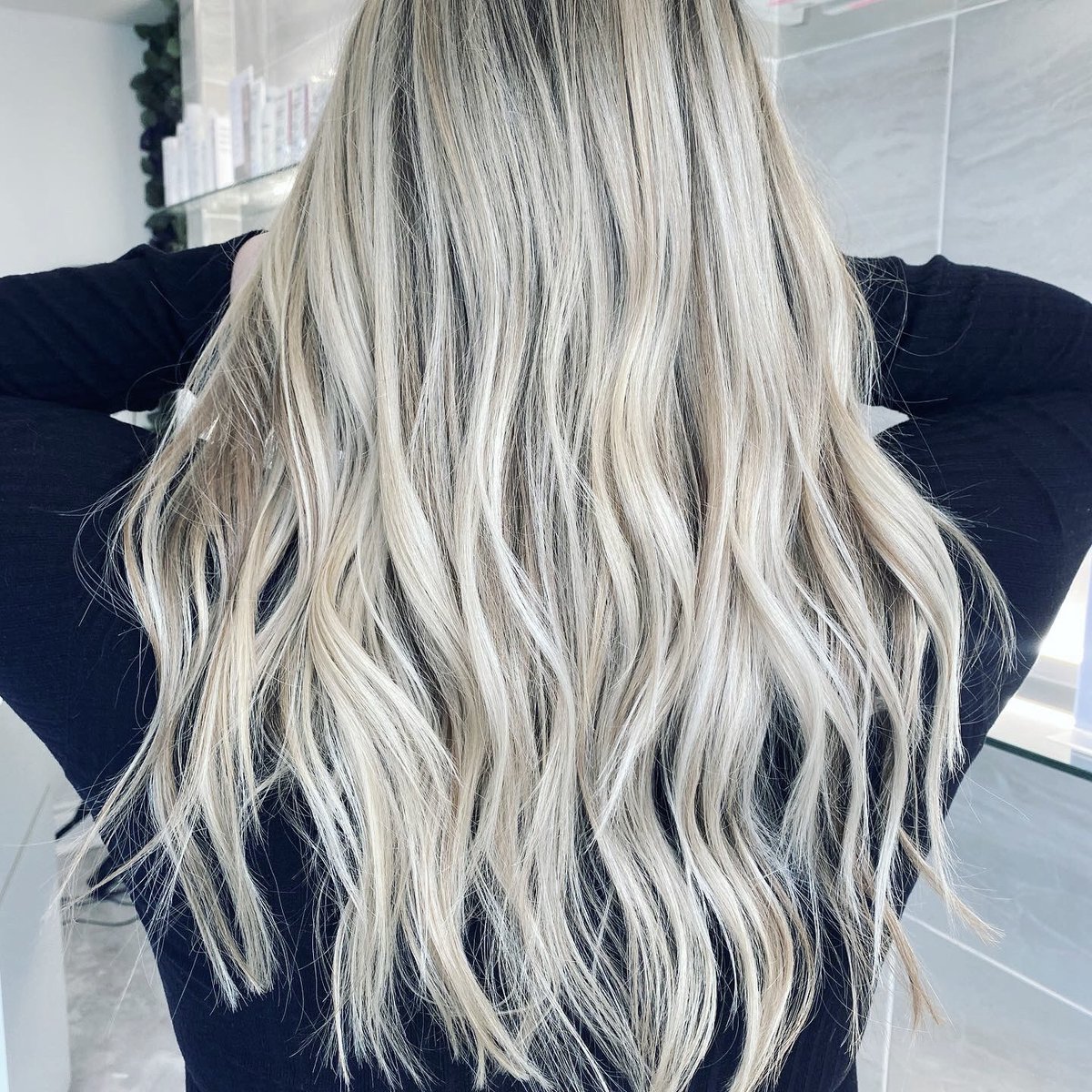 MulgrewMichaela's tweet photo. New hair who dis 💁🏼‍♀️ #byehagrid #balayage #myown 👸🏼 https://t.co/pnbWxTUOdM