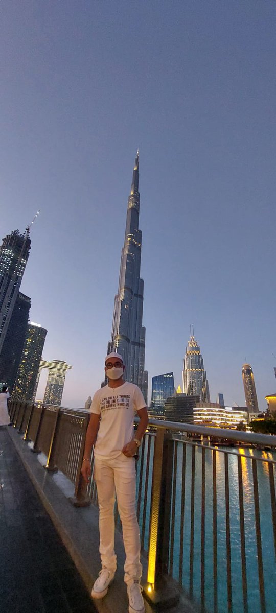BernelPavia's tweet photo. Burj khalifa.... https://t.co/ormIXeGiWz