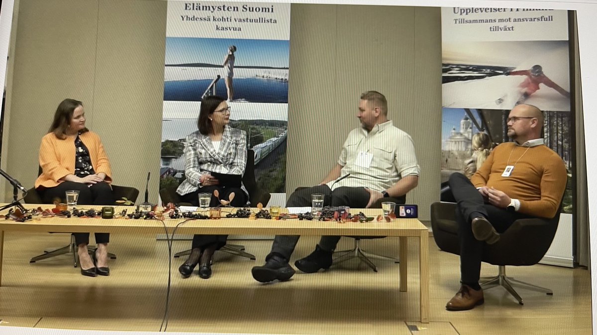 mikaelasavolai's tweet photo. Matkailun vuosiseminaari 2021 paneelissa pureudutaan matkailualan työllisyystilanteeseen ja osaavan työvoiman saatavuushaasteisiin. Moderaattorina koulutuspolitiikan asiantuntija @MinnaHalmetoja @wwwMaRafi #TEMmatkailu #työllisyys #matkailu https://t.co/K1sOxwOX2M