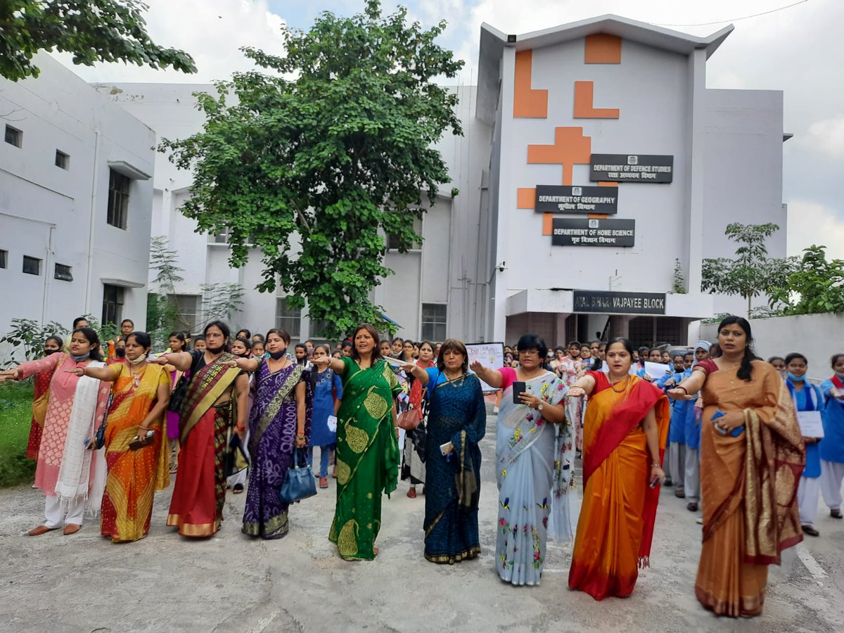 lumissionshakti's tweet photo. Under #MissionShakti @lkouniv 
 A program was organised by @HomeScienceLU 
It was an extremely important session on #BreastCancerAwareness and importance of #nutritioninwomen https://t.co/7IReDOr5LK