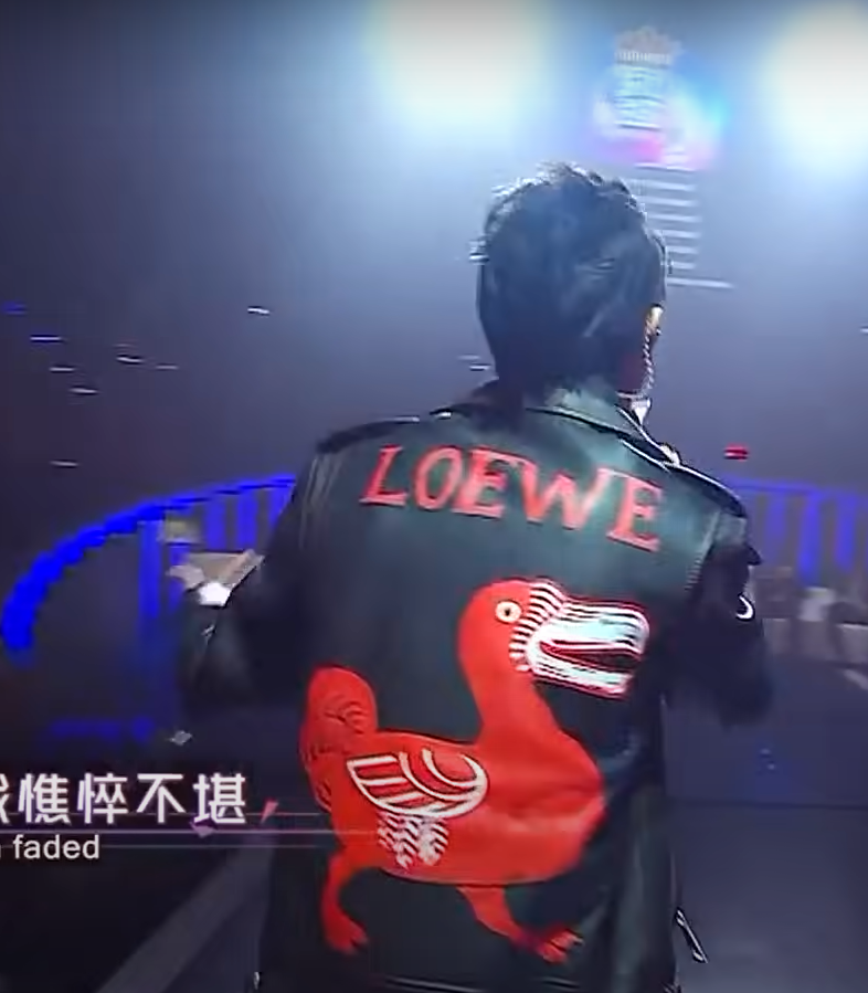 trenggiling09's tweet photo. Old candy from Our Song 2019: 🐰wore Loewe jacket in "Faded" w/ Angela Zhang. In German loewe (der Löwe) = lion. Just saying.
#throwbackcandy #SZD https://t.co/2p4NUrmjd8