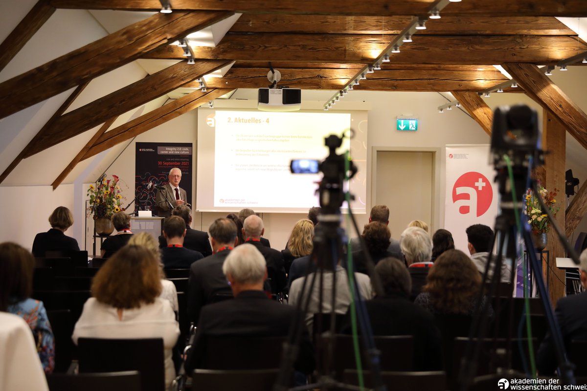 academies_ch's tweet photo. Integrität 2.0: Waren Sie dabei? Am 30.09. ging es um die Entstehung des #SwissCodeIntegrity und dessen Umsetzung in der wissenschaftlichen Praxis. Hier gibt’s das Event zum Nachschauen: https://t.co/mifdNOsAsh 

@fns_ch @CH_universities @youngacademy_ch @ETH_Rat @Innosuisse https://t.co/6RU63DtDXF
