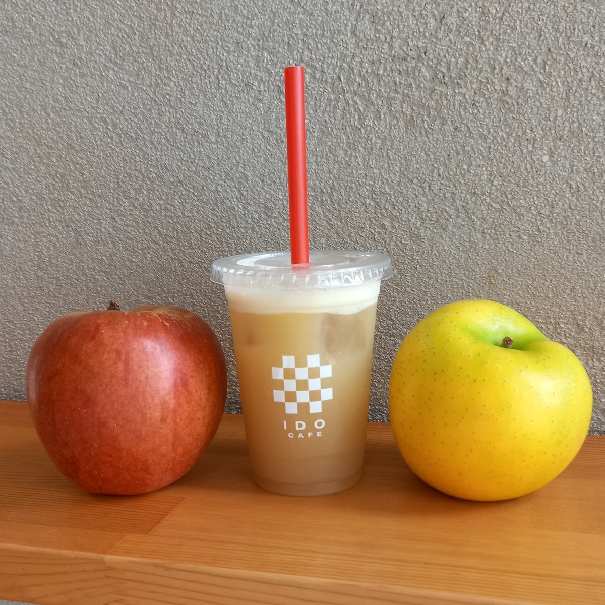 IOcafe's tweet photo. 10月6日。イドカフェやってます。
リンゴジュース、もうすぐ「つがる」「きおう」は終了して別の品種に切り替わります。いろんな品種を試したい方はお早めに。
ねいろ屋さんに限定メニュー。味噌バターコーンらーめん↓
https://t.co/oKuA0ZOQsb
まんじゃーれさんのランチ↓
https://t.co/ZVhqUSxDnL https://t.co/7GmqVqcF9R