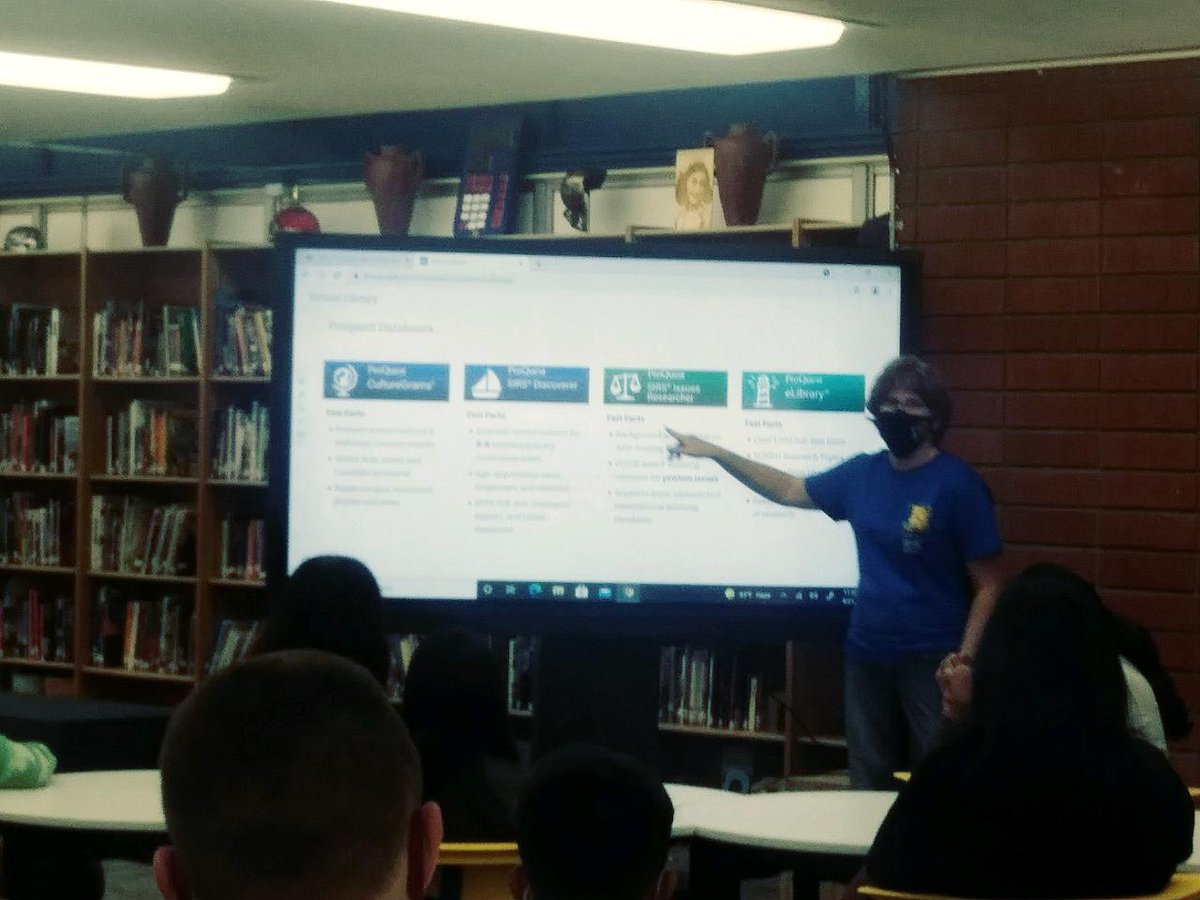 RUSD_MS_Library's tweet photo. Showing 6th graders where they can find digital resources for their research while using the new technology! @ClementRUSD https://t.co/xKZeVcfiBi