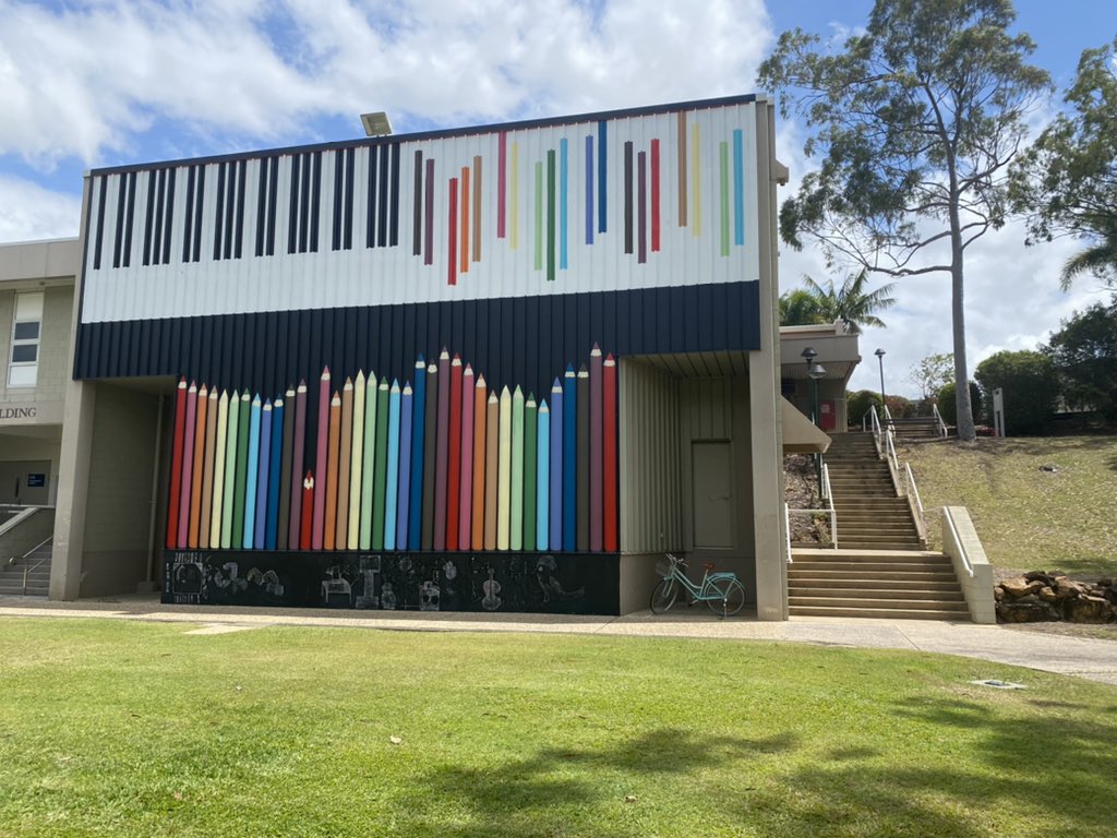 smartOHT's tweet image. This bike is the transport for one of my oral health students. Where else could you park at the lecture room and clinic door   #BOH #CQUniversity @CQUni_HMAS @CQUni