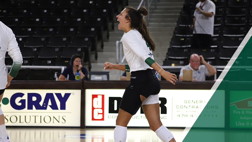 GCSUBobcats's tweet photo. RECAP: GC Volleyball Blocks their Way Past Emmanuel in Four

https://t.co/RUI77qbNWK

#ThunderBrought #BobcatsWin #GCVolleyball

@DunwoodyVolley alum Mary Kate Kotzin ties school single-match record with 10 blocks https://t.co/WlJa2LmywQ