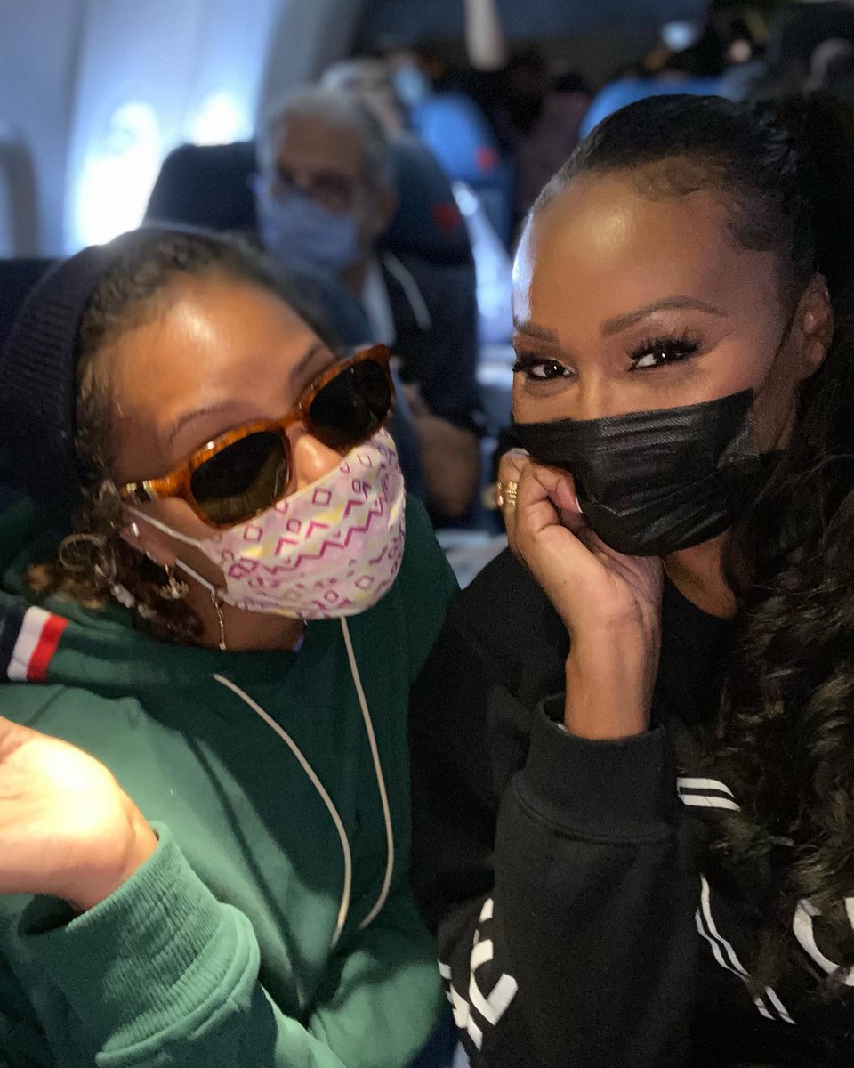 CynthiaBailey10's tweet image. so i actually want to apologize to everyone that was sitting near @evamarcille &amp;amp; i on our flight today. we were “cutting up” something awful the entire flight! 
#sunflower #loveandlight 
#cbvior

📸 instagram.com/p/CUY4CvVLgcw/ via tweet.photo