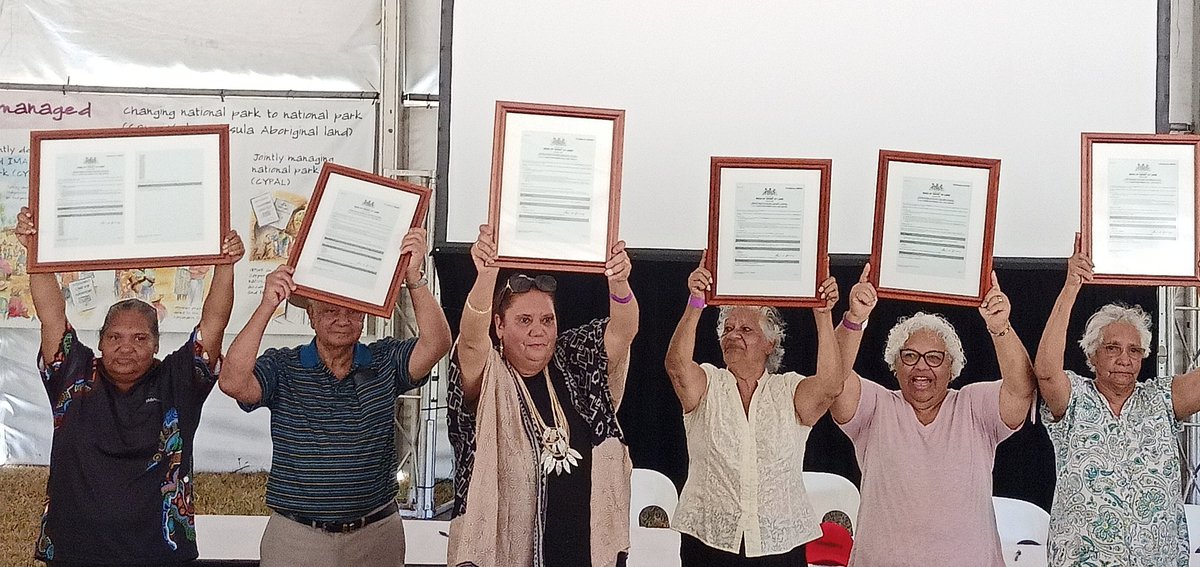 DrLizOB's tweet photo. handing over "Bubu to Bama"

#Jabalbina #ancestors

Privaliged to represent @QldTFN &amp; witness this important &amp; historical event.

#closingthegap
#reconciliation
#WujalWujal #CYPAL #EKY #Yalanji 

#Daintree #rainforest #FirstNationsPeople #TraditionalOwners #HealingCountry https://t.co/7CSCBzDlM1