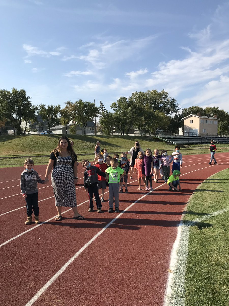 Grade One walking for Terry! #learningtogether #TerryFox <a href="/Empire_mj/">Empire School Moose Jaw</a>