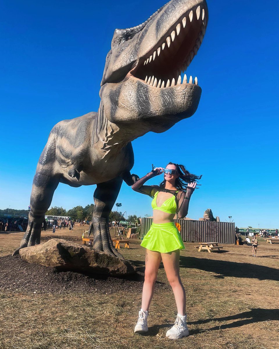 TayRob24's tweet photo. 26 and still raving. My entire body hurts but lost lands, you were worth  it 🥰 https://t.co/c4GYcHyCNJ