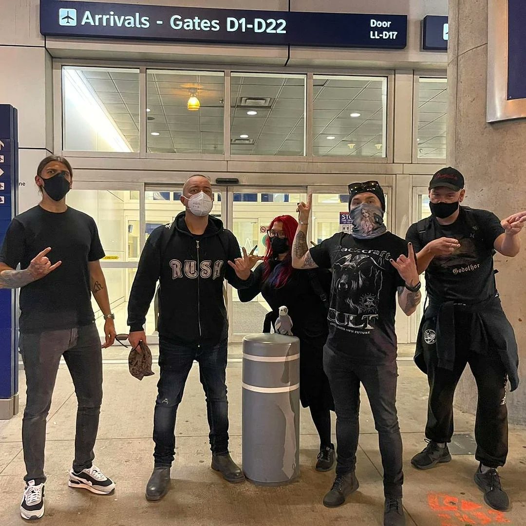 AnabelleXIII's tweet photo. #Repost @danifilthofficial
•  •  •  •  •
Dallas.  We have arrived! Like grindstone cowboys!  @cradleoffilth @danifilthfanpage #DallasFortWorth #USA #lustmordandtourgasm2021 #CradleOfFilth #DaniFilth #martinskaroupka #danielfirth #anabelleiratni #mareksmerda #blackcraftcult https://t.co/pSTC53QeOP