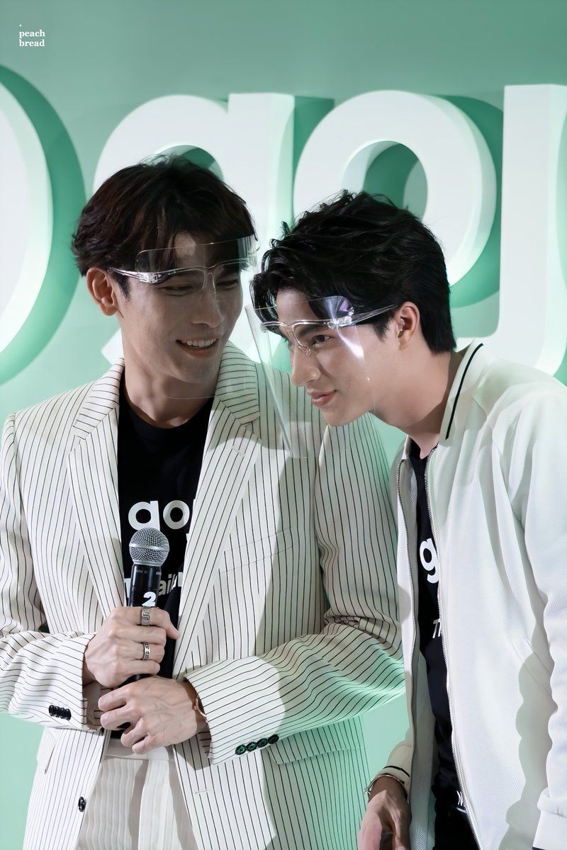 hourlymewgulf_'s tweet photo. ☀️🌻

[ @MSuppasit @gulfkanawut | #MewGulf #หวานใจมิวกลัฟ ] https://t.co/v0TjucqQuG