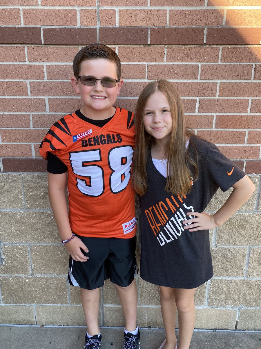 broncotwincess's tweet photo. We live in Texas and my baby boy loves Von Miller and the Denver Broncos. We are surprising him for his 11th bday by flying him to Denver this Sun for the game. He even chose #58 as his team jersey (couldn’t choose the team name tho) He would die to meet him! @VonMiller @Broncos https://t.co/vLcawm778E