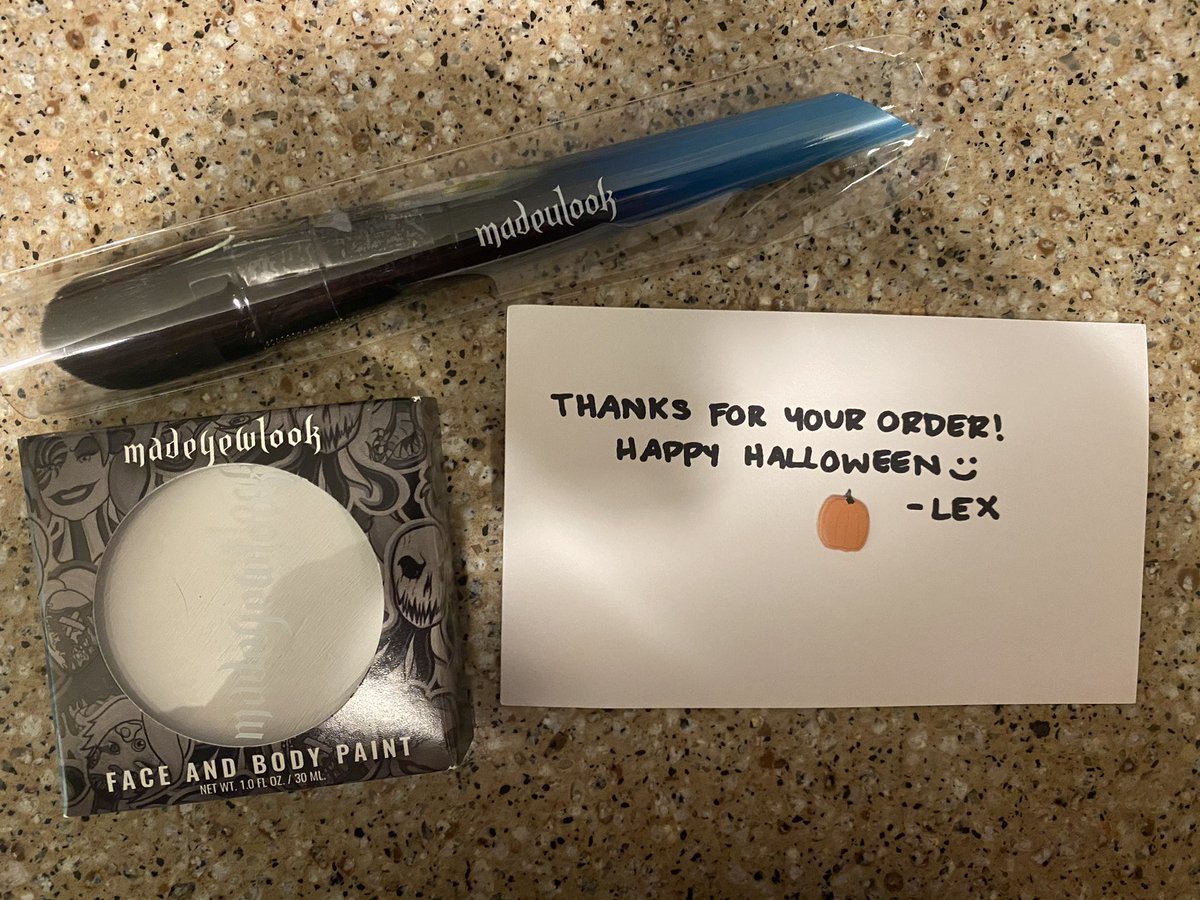 newtricksmakeup's tweet photo. I got a handwritten note!  Super happy!@madeyewlook https://t.co/FtUWXGJV3Y