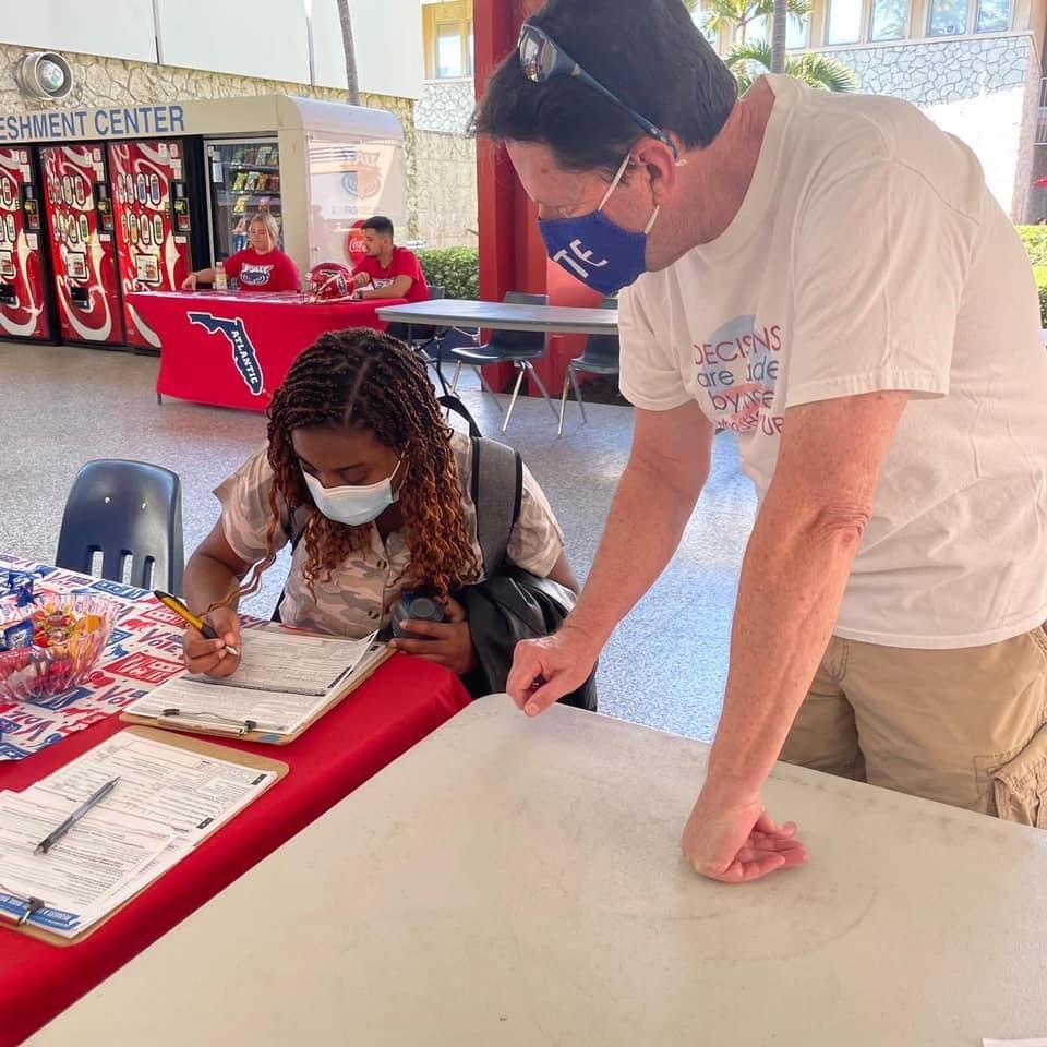 TerrieRizzo's tweet photo. Thank you to our amazing @PBCDemParty volunteers registering voters at FAU, PBSC & local libraries for
#NationalVoterRegistrationDay!
#FLBlueIn22 https://t.co/ibiC3UKnSN