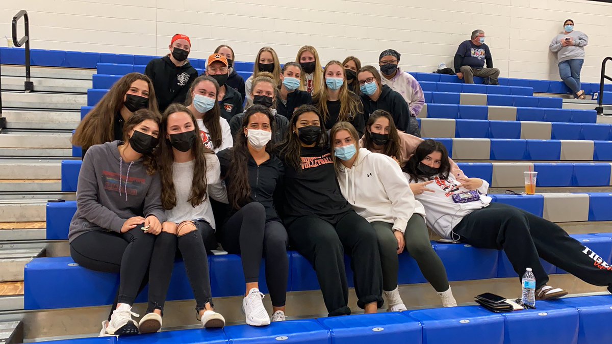 BHS volleyball supporting UNE!