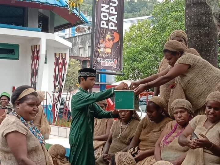 Miskin harta 
Bukan berarti miskin hati... 

Selamat Pagi Papua.. 
Selamat pagi Dunia..

#TorangBisa