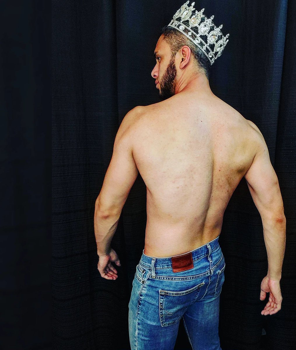 f3r_alvarez's tweet photo. 🤴🏻 una más y ya 🤭
#crown #beard #back #2021 #tauro #barbon #barba https://t.co/nwmjGsuDk4