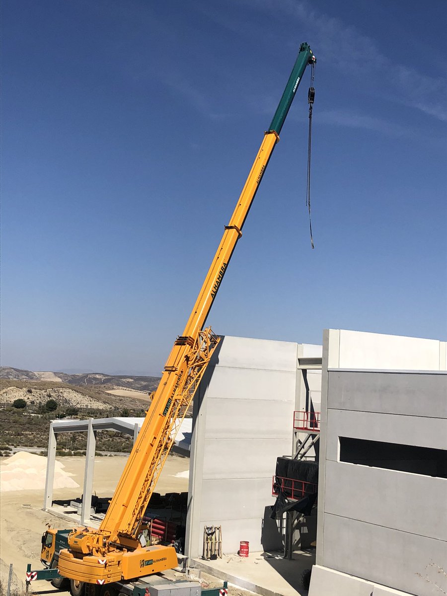 4filmLife's tweet photo. Esta semana se completará la estructura de hormigón prefabricado donde ya se ubica parte de la etapa de soplado.
Se ha realizado una vez que la estructura para la maquinaria y los equipos más pesados ya han sido colocados.
⚙️♻️💧
#economiacircular #proyectoslife https://t.co/BOBUCdlTnp