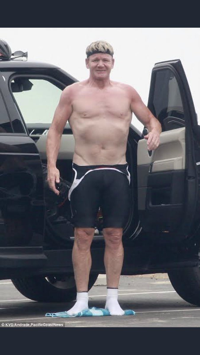 I fully support leaving Gordon Ramsay alone but bruh. How do you even he be build like that and still have (for lack of a better term) cum gutters https://t.co/wU0zJyWDVU