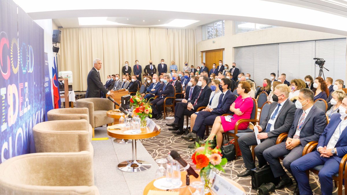 PTurosik's tweet photo. Day1⃣ of my worktrip to Bratislava➡️ #ExportForum was a🔝place to debate w/🇸🇰exporters interested in business opportunities in🇧🇦. Congrats to #ChiranaMedical, @MultiplexDx &amp; @SEAKenergetics awarded golden medal for extraordinary contribution to 🇸🇰econ. diplomacy #GoodIdeaSlovakia https://t.co/IQFOFTuneF