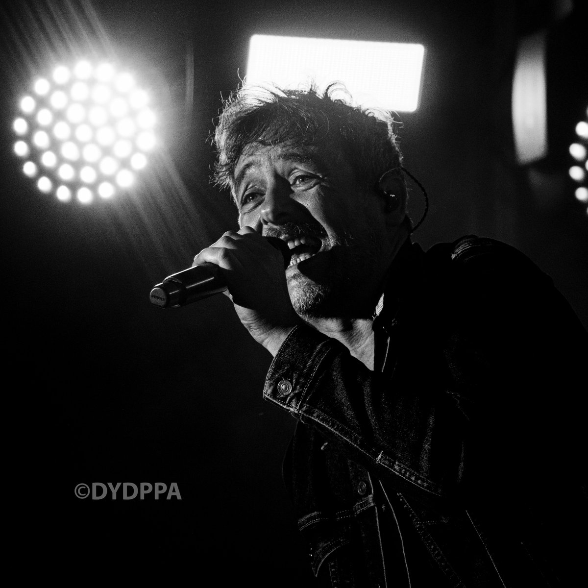 DyDPPA's tweet photo. Love of Lesbian in #concert at #AlcalaDeHenares. Photo: @89noelv
#dydppa #theglimpsestudio #loveoflesbian #concierto #Musica #conciertosdelamuralla #instagood #picoftheday #music #cultura #instadaily #photooftheday #CulturaSegura #Madrid #Covid #COVID19 #vehn #gira #rock #tour https://t.co/vCLEiVto7U