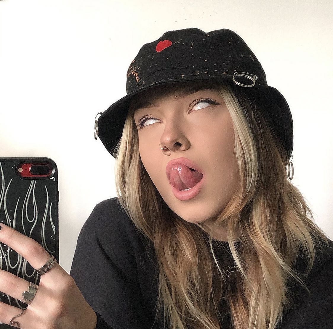 YiiKESiVY's tweet photo. aha bad timing? maybe .. anyways it's me ivy not sure what to say but i'm craving my daily validation with a side of attention ;) quote this with the story of the worst date you've ever been on with some of your fav selfies .. make it juicy <3 https://t.co/ULnGWGd8vM