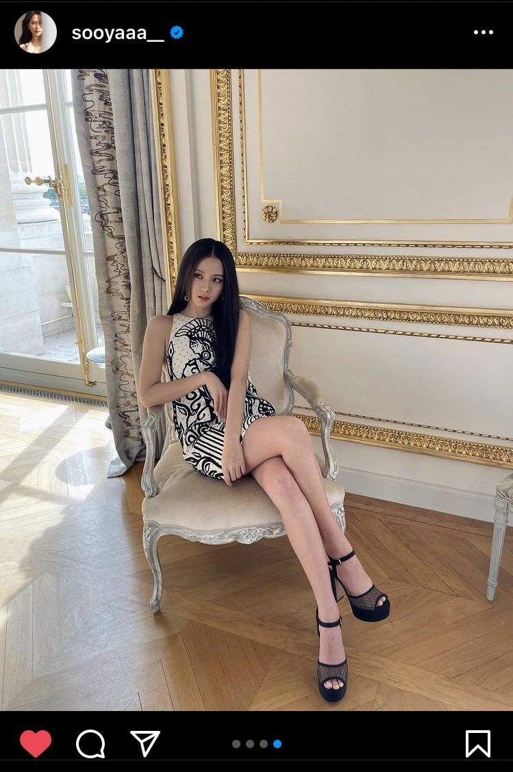 liivveely's tweet photo. What are yall waiting for? Go and like this post which jisoo just uploaded! She’s stunning 😭❤️ #JISOO_DiorParisFW https://t.co/q9lQMa1TJs