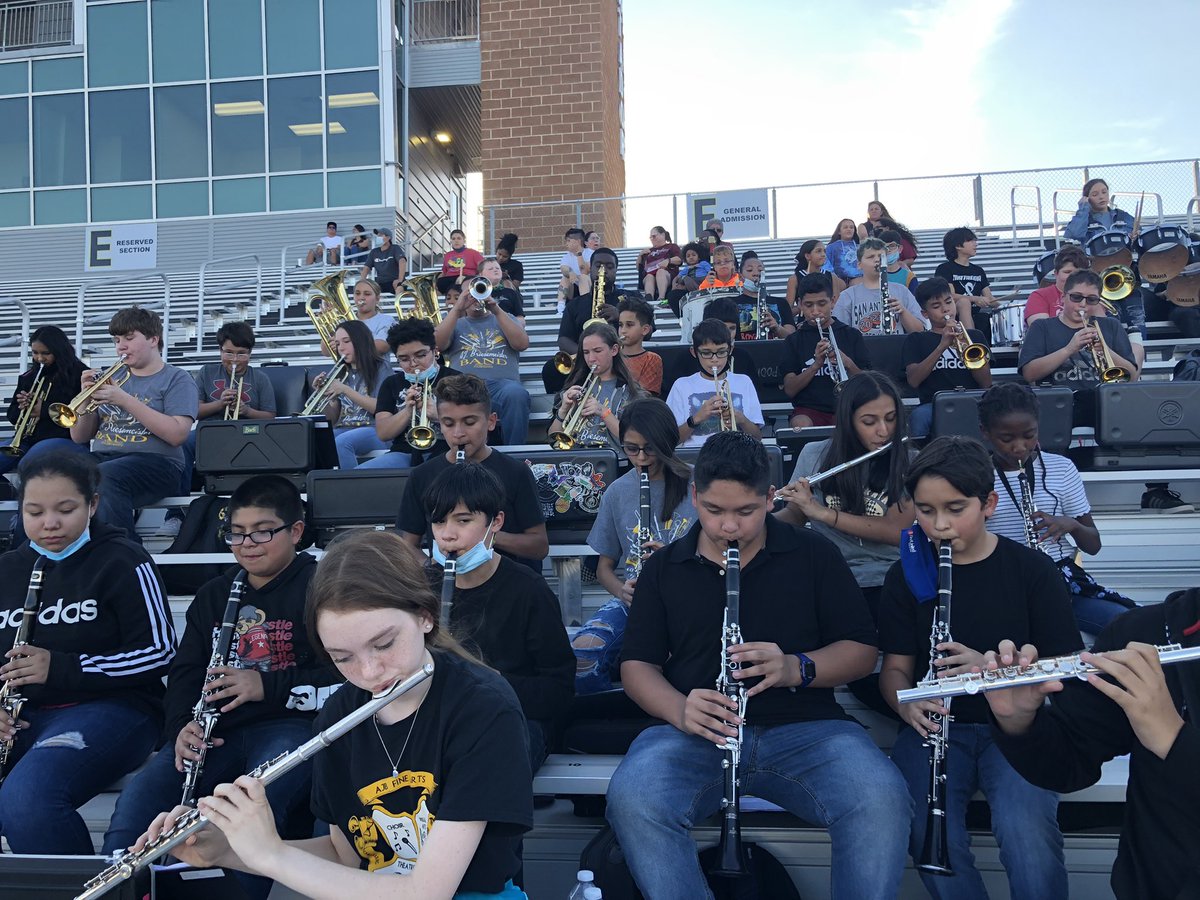 AJBtoroband's tweet photo. Playing the fight song for the Toroβs 3rd touchdown!
#MusicforAll #TuesdayNightLights #AJBFamily #GoTorosGo #BeatSimon https://t.co/S0N97pw3sn