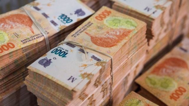 DiegorGuelar's tweet photo. $260.000 millones emitidos en Septiembre....OPERACION “PLATITA”.....la version mas GORILA de la historia....el maximo DESPRECIO a la DIGNIDAD del Pueblo..... https://t.co/EIiLlBy3Zo