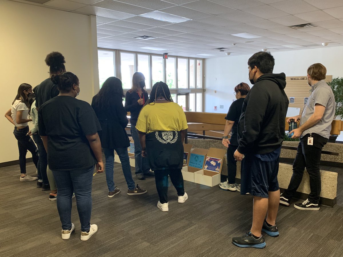 MsEdsonsKiddos's tweet photo. #NoPlaceForHate is underway at @cliftoncds led by students in #ChildCare! They created a slideshow to break down vocab in our #ResolutionOfRespect (posted in 4 languages for all students) and are now asking students to vote on topics for future #NP4H8 activities. 💗
@AustinISD https://t.co/b6VpZ3KjdX