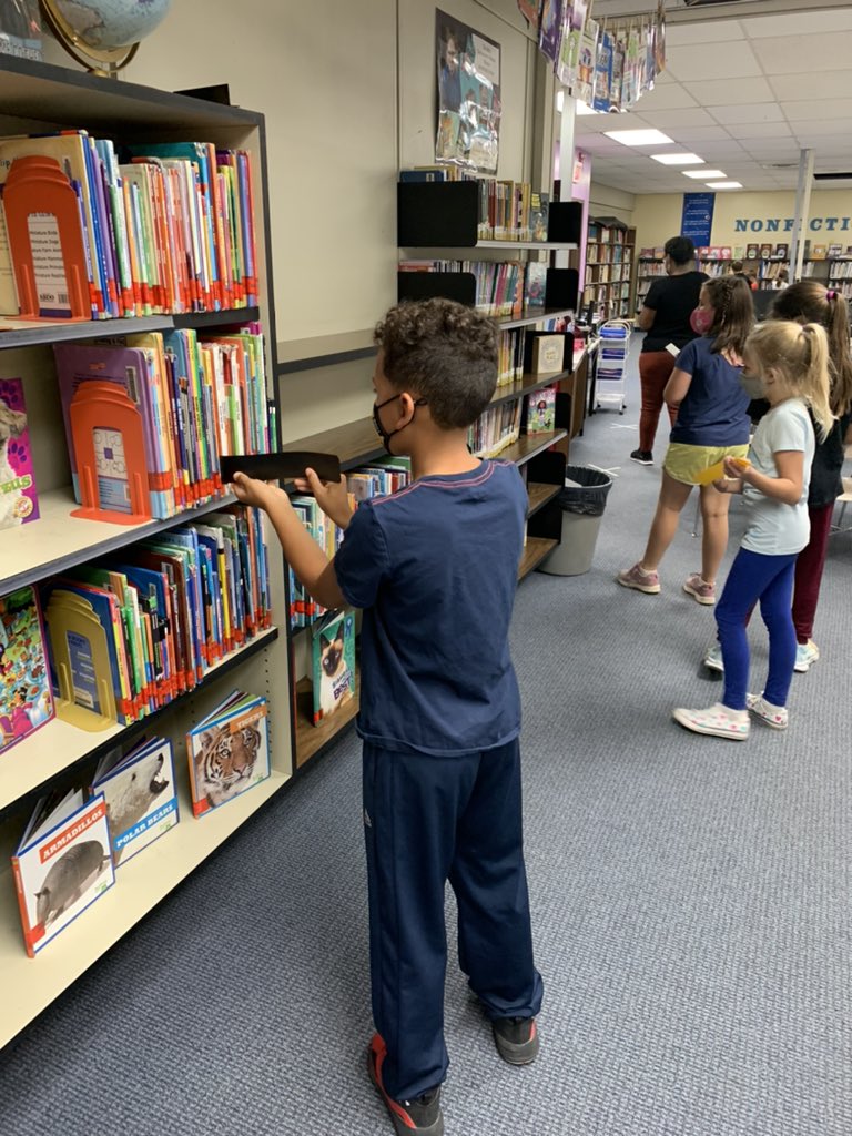 SDJill's tweet photo. So happy to be back in the SD library! Thank you Mrs. Carter and Mrs. Giblin for helping us find some great books and reacquaint us with library procedures. #SD3rd #WeAreSouthDavis #OnlyPositivity @SouthDavisK5 @SDavisLibrary https://t.co/ZMfr5s2PwA
